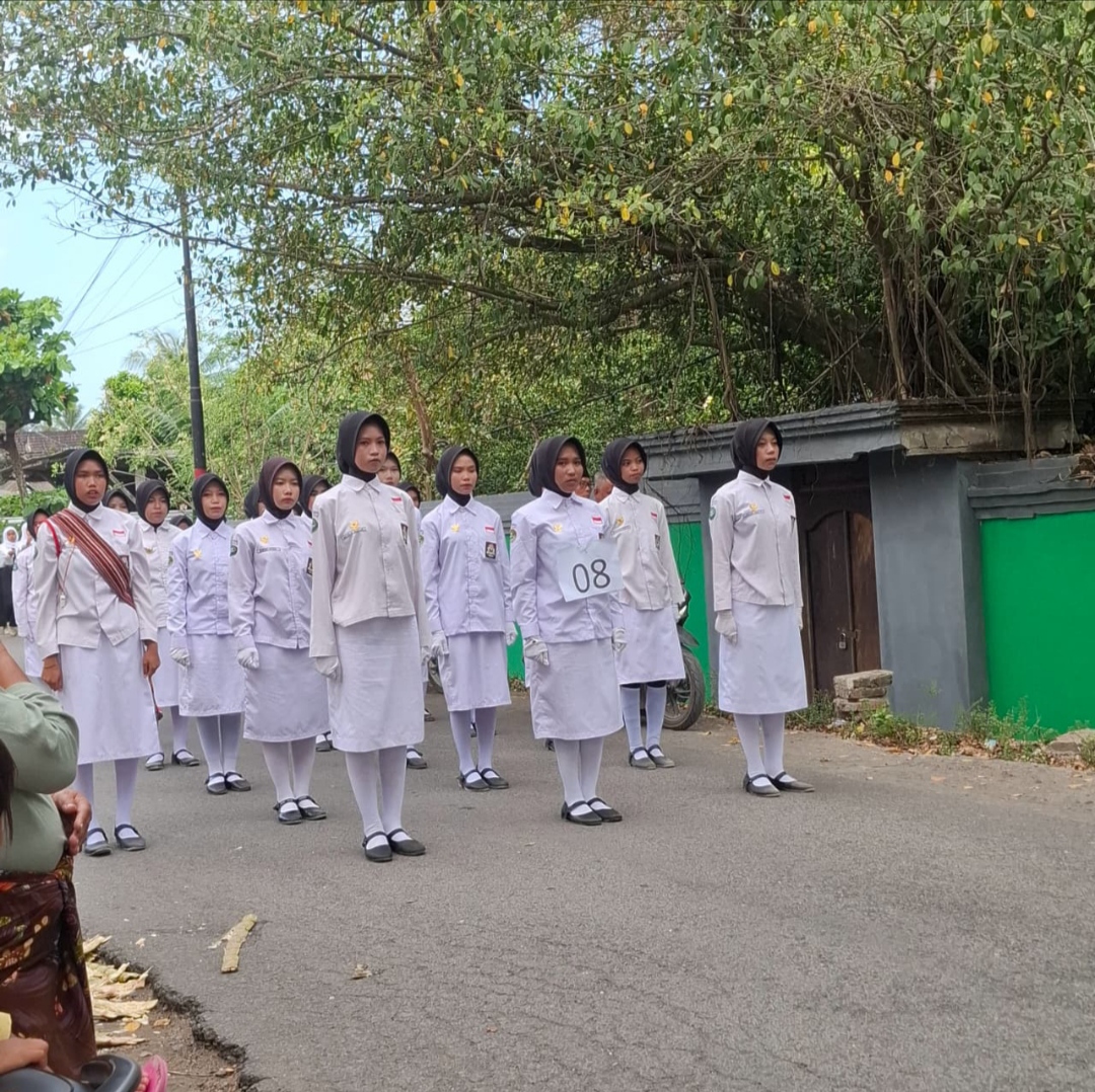 Regu Putri SMA Islam Shohiburrahman Beleka raih Juara 1 Lomba Gerak Jalan Pelajar Tingkat 3 Desa HUT ke-80 RI